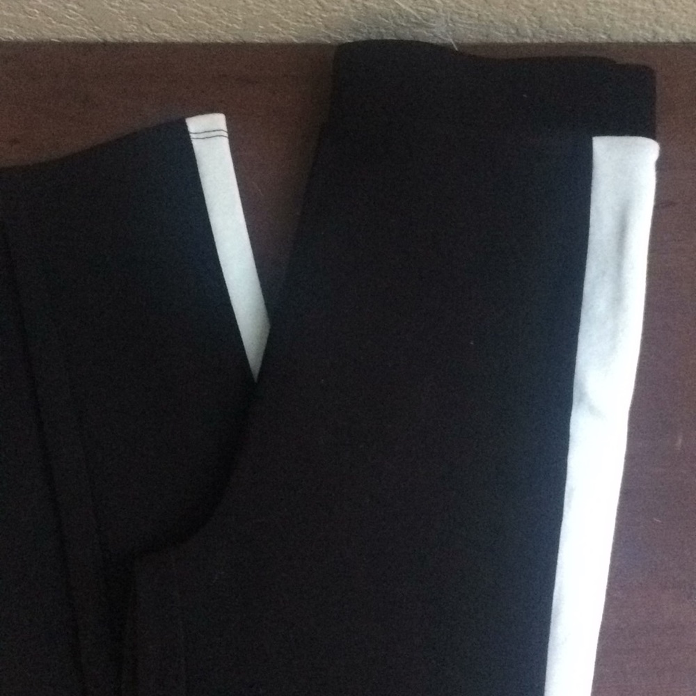 NWOT women’s Forever 21 leggings with white  strip